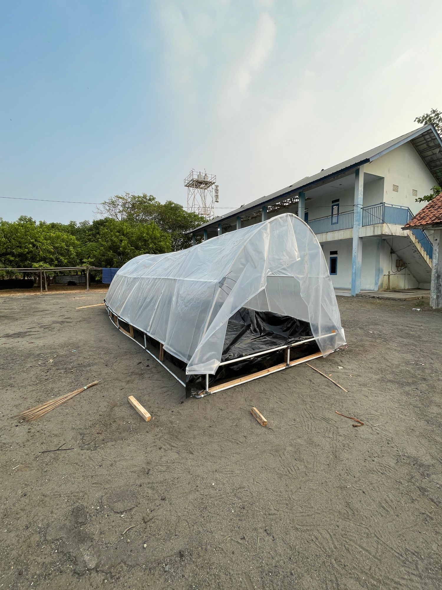 Tunnel IOSALT terpasang di halaman lokasi uji lapangan