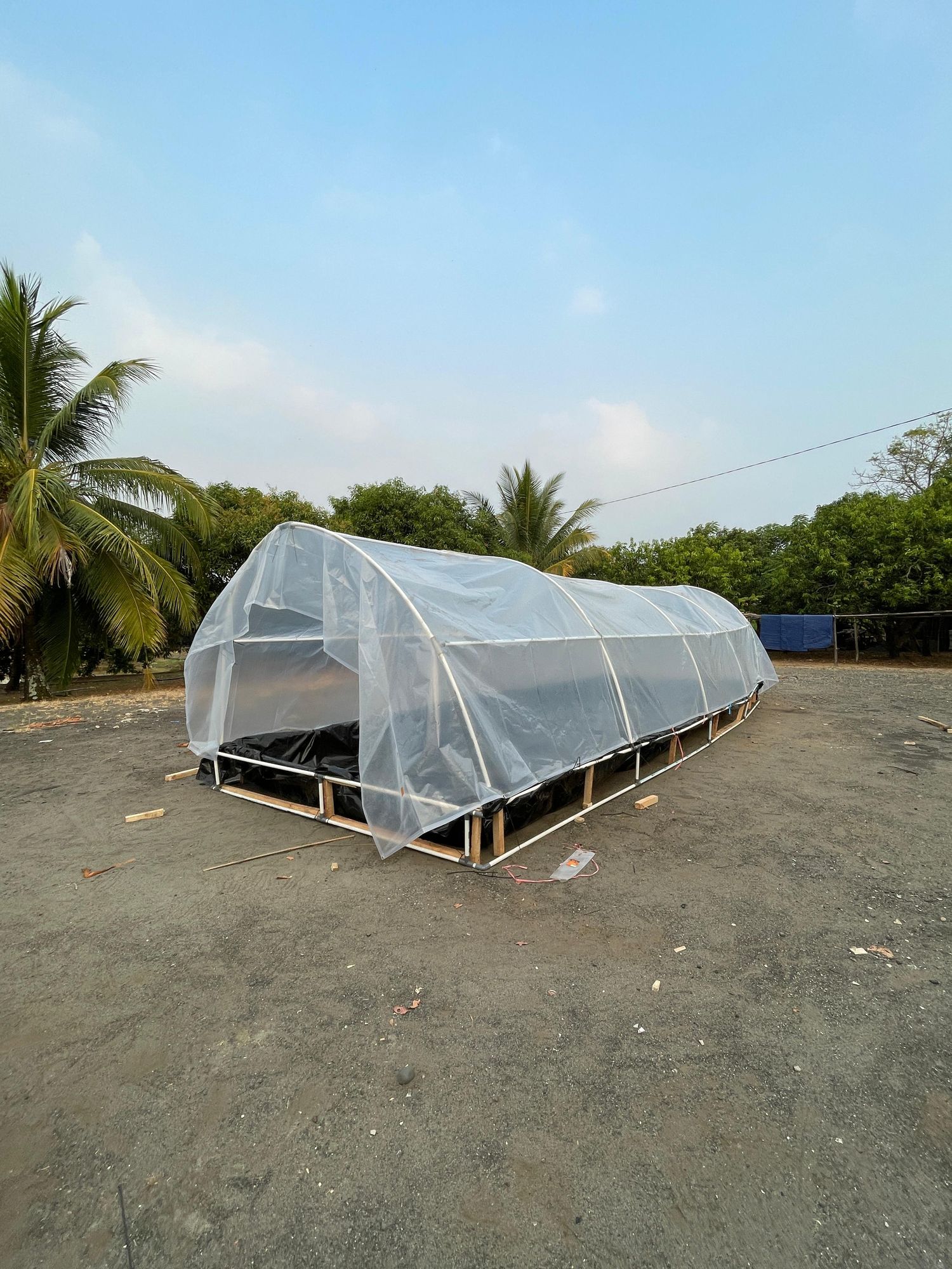 Tunnel dilihat dari ujung, memperlihatkan lengkung rangka